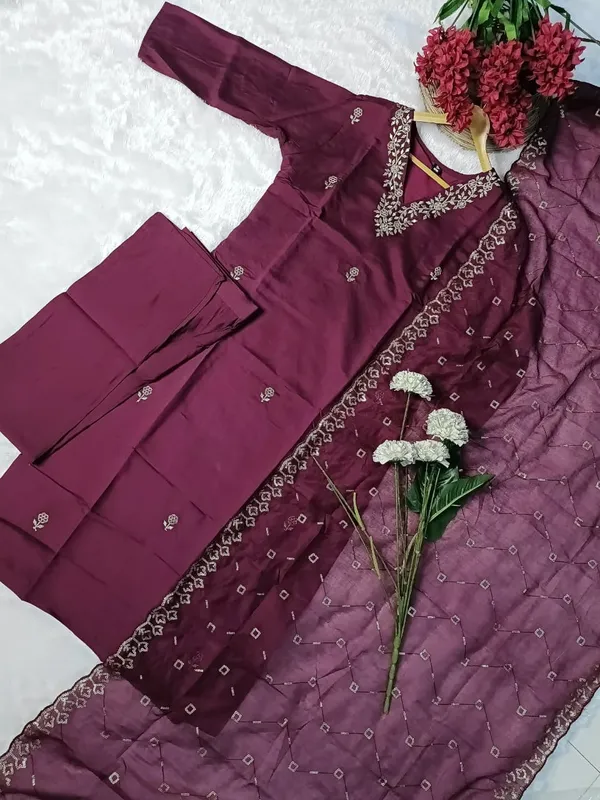 Viscose_Chanderi_Embroidered_Kurti_Set_with_Dupatta