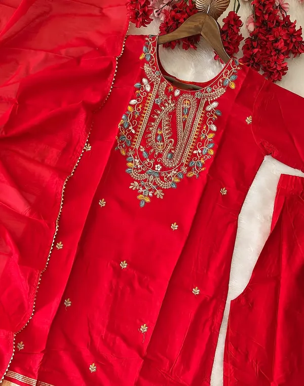 Viscose_Embroidered_Kurti_Set_with_Dupatta