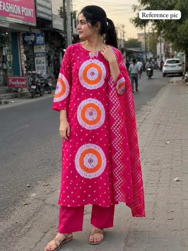 Magenta_Bandhani_Print_Straight_Fit_Cotton_Kurti_Pant_with_Dupatta
