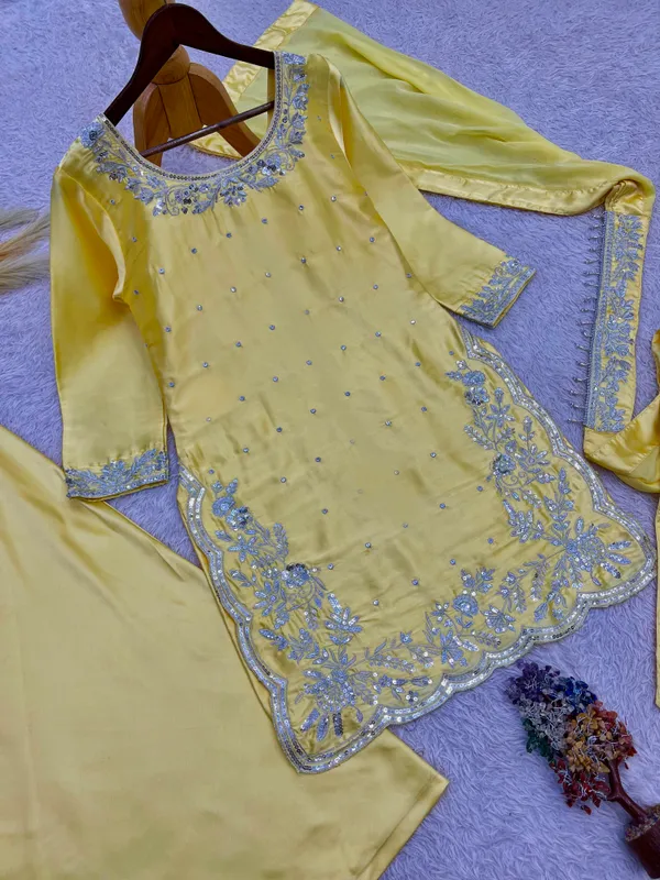 Stylish_Devsena_Silk_Embroidered_Top_Plazaa_Dupatta_Set
