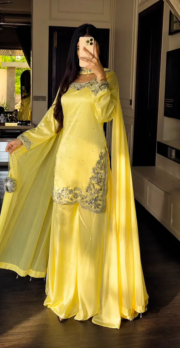 Stylish_Devsena_Silk_Embroidered_Top_Plazaa_Dupatta_Set