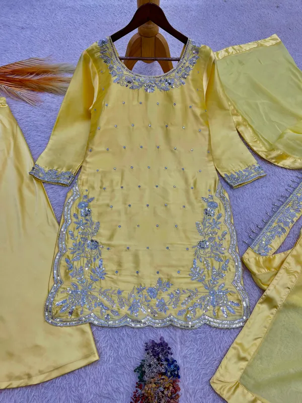 Stylish_Devsena_Silk_Embroidered_Top_Plazaa_Dupatta_Set
