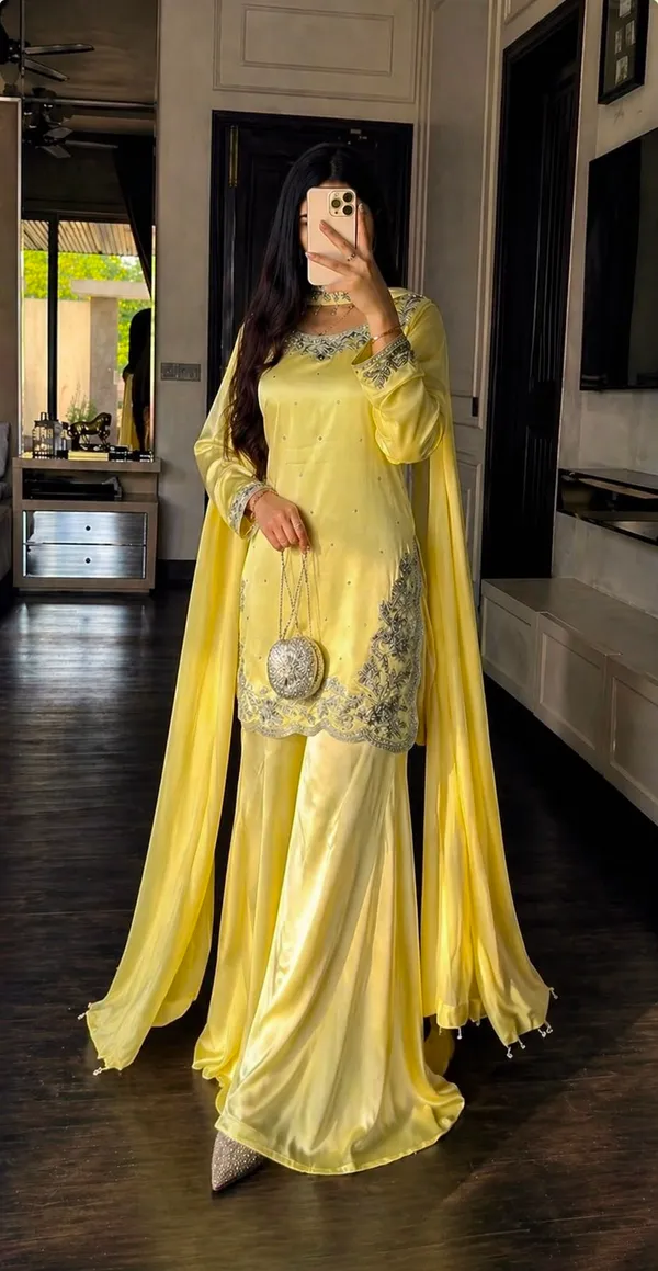 Stylish_Devsena_Silk_Embroidered_Top_Plazaa_Dupatta_Set