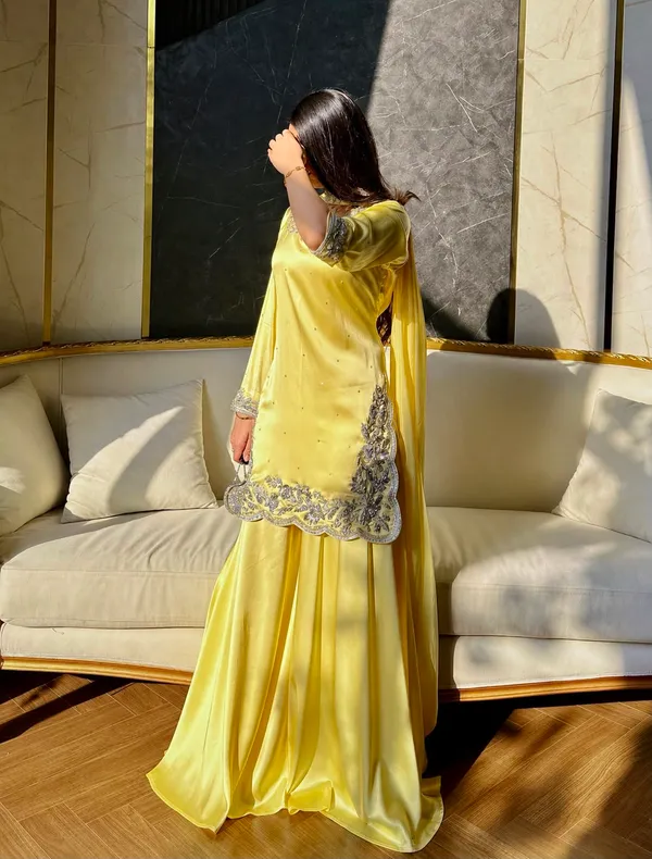 Stylish_Devsena_Silk_Embroidered_Top_Plazaa_Dupatta_Set