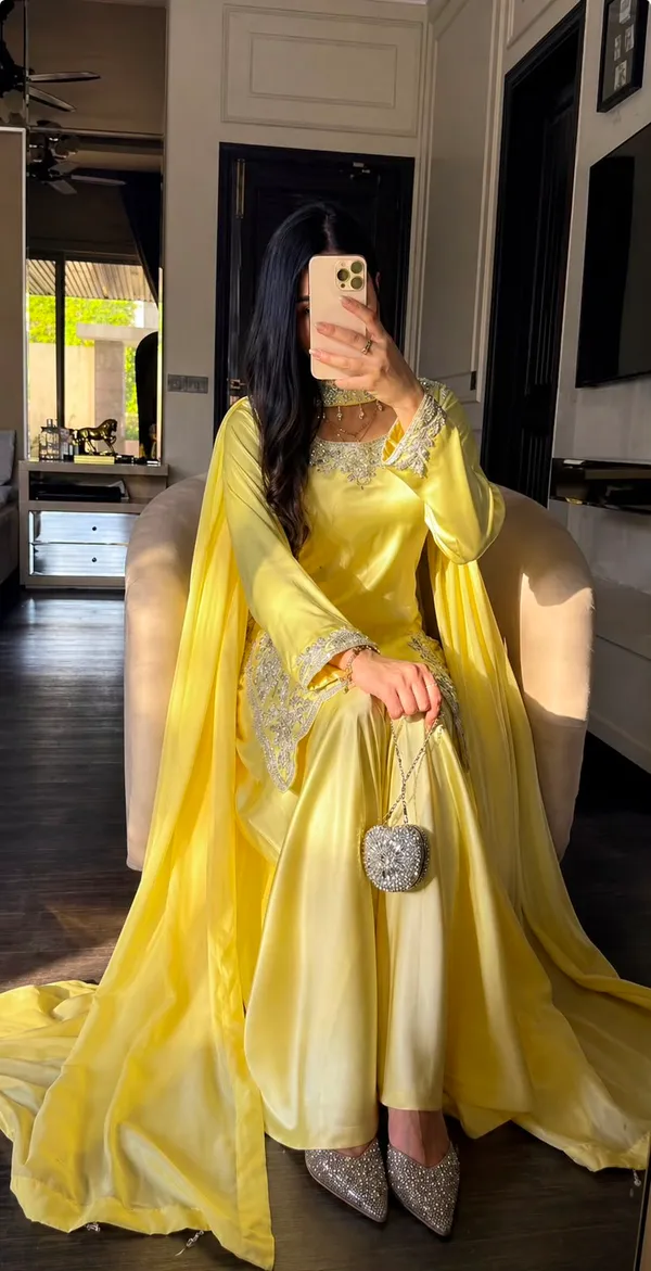 Stylish_Devsena_Silk_Embroidered_Top_Plazaa_Dupatta_Set