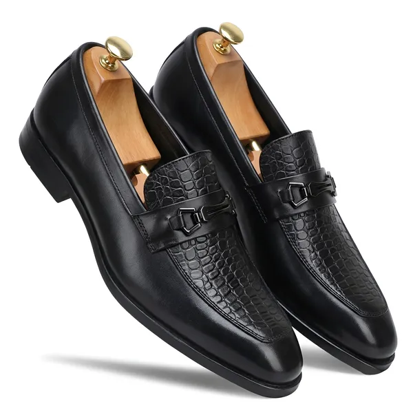 Tom_Hendrix_Textured_Buckle_Loafer_Black