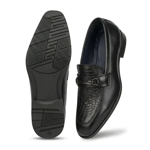 Tom_Hendrix_Textured_Buckle_Loafer_Black