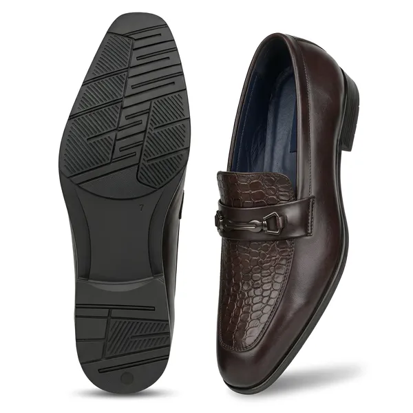 Tom_Hendrix_Textured_Buckle_Loafer_Cherry