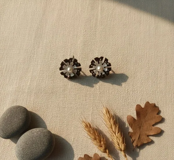Brown_Coconut_Shell_mother_of_pearls_Ear_studs__For_Women