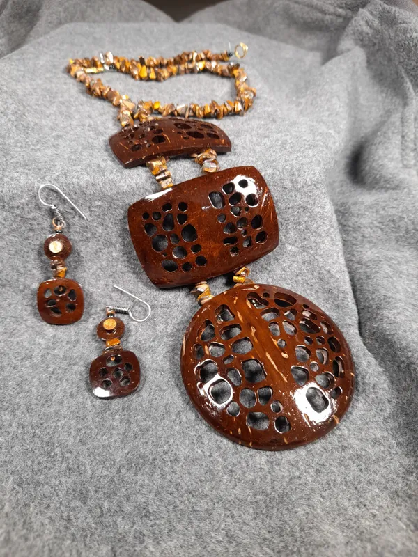 Brown_Coconut_Shell_And_Semi_Precious_Stones_Jewellery___For_Women