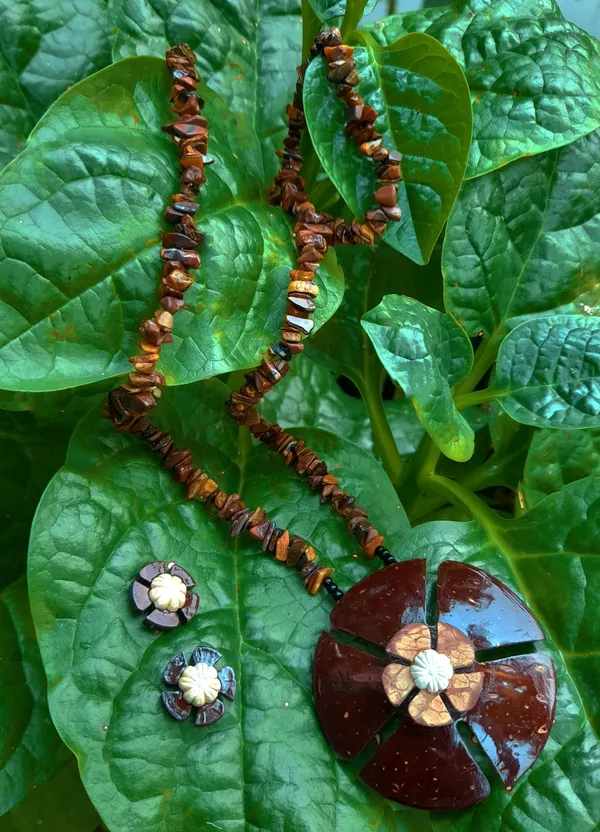 Brown_Coconut_Shell_And_Semi_Precious_Stones_Jewellery___For_Women
