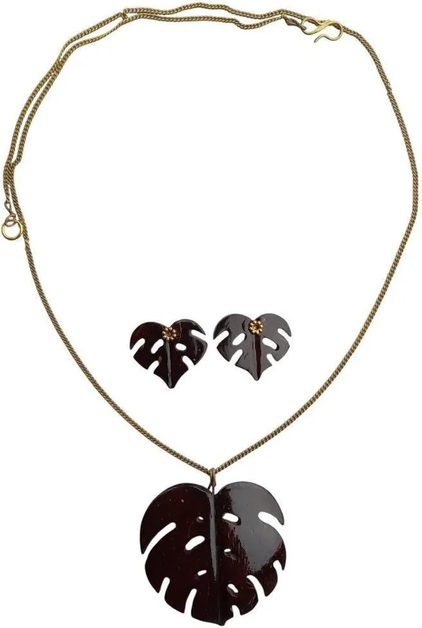 Brown_Coconut_Shell_pendant_and_golden_plated_brass_chain_Necklace__For_Women