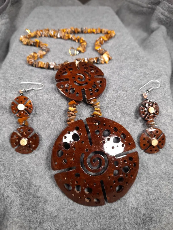 Brown_Coconut_Shell_And_Semi_Precious_Stones_Jewellery___For_Women
