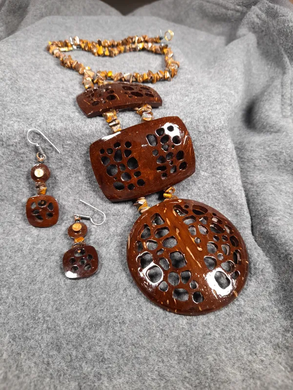 Brown_Coconut_Shell_And_Semi_Precious_Stones_Jewellery___For_Women