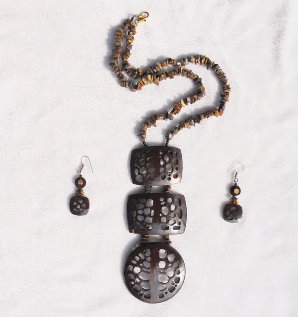 Brown_Coconut_Shell_And_Semi_Precious_Stones_Jewellery___For_Women