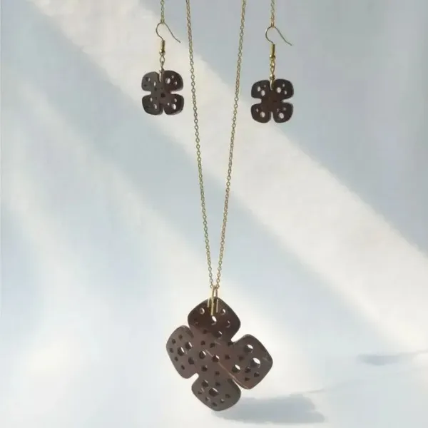 Brown_Coconut_Shell_pendant_and_golden_plated_brass_chain_Necklace__For_Women