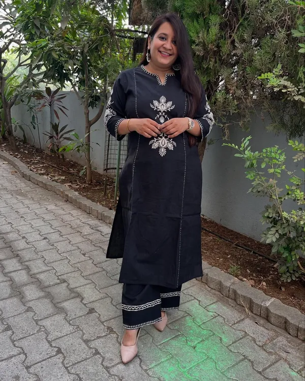 Black_Cotton_Kurta_and_Pant_Set_with_White_Floral_Embroidered