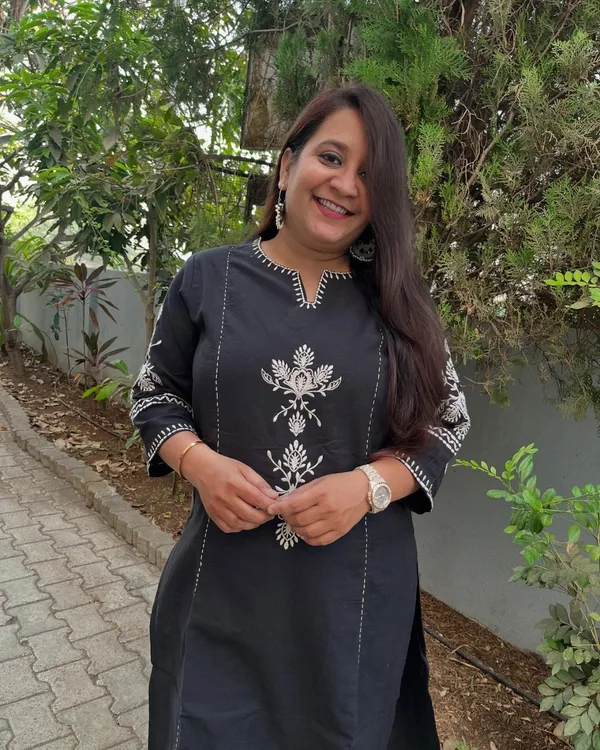 Black_Cotton_Kurta_and_Pant_Set_with_White_Floral_Embroidered