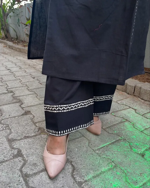 Black_Cotton_Premium_Cotton_Kurta_Set_For_Women