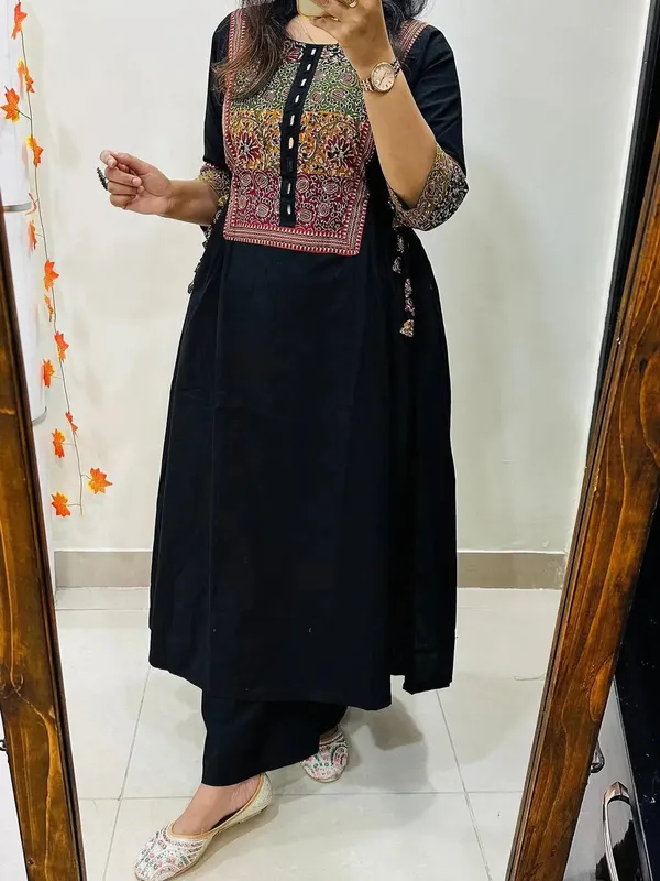 Black_Cotton_Premium_Kurta_And_Pant_Set_For_Women