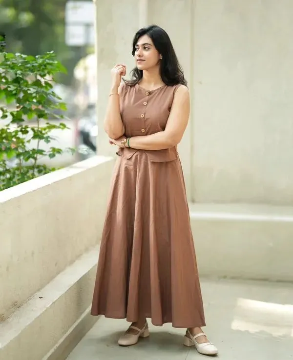 Women's_Brown_Cotton_Corset_Top_with_Floral_Long_Skirt
