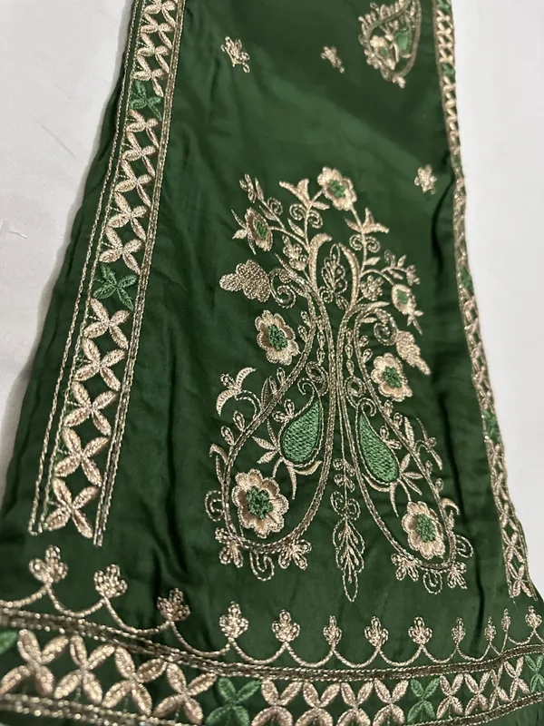 Green_Premium_Georgette_Unstitched_Suit_Set_For_Women