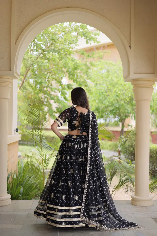 Lehenga+Blouse+Dupatta_Set_