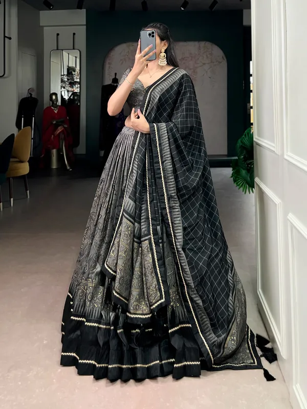 Lehenga_Chol