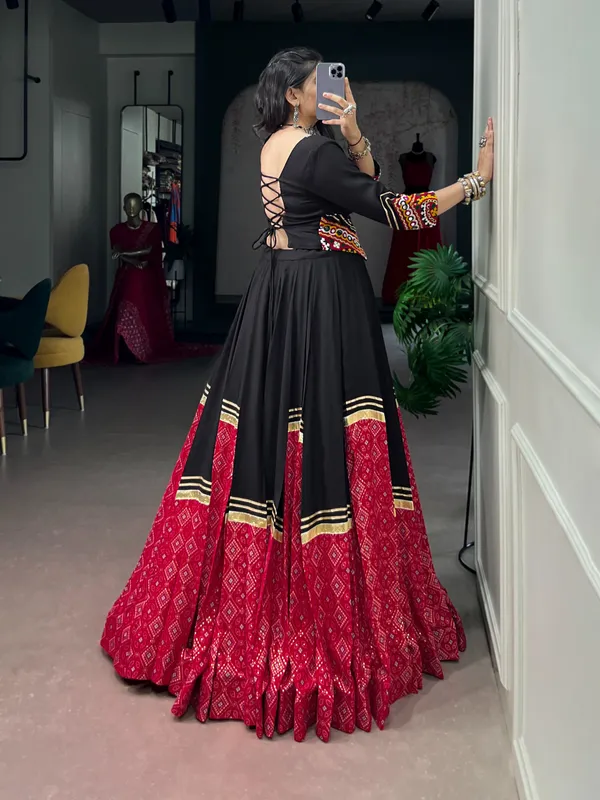 Lehenga,_Blouse_Set_