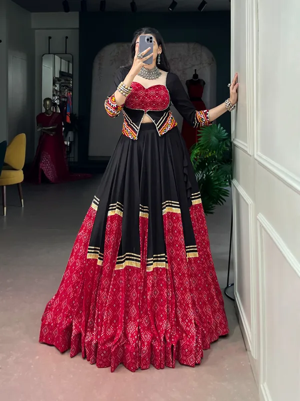 Lehenga,_Blouse_Set_