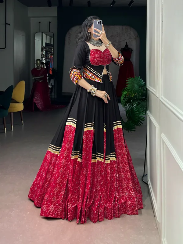 Lehenga,_Blouse_Set_