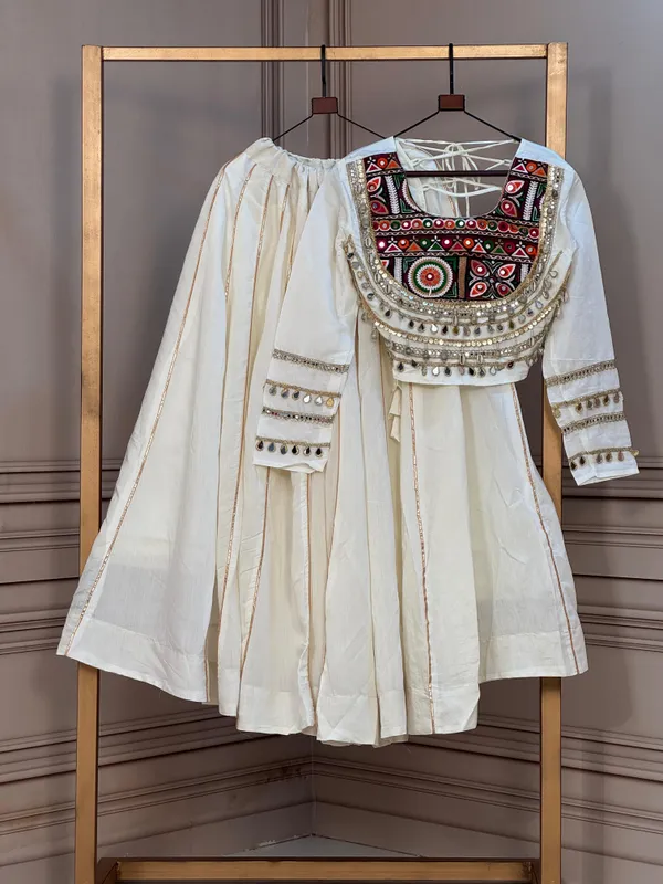 NAVRATRI_LEHENGA_CHOLI_COLLECTIONS-2025_
