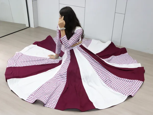 wine-toned_lehenga_with_white_leheriya_stripes