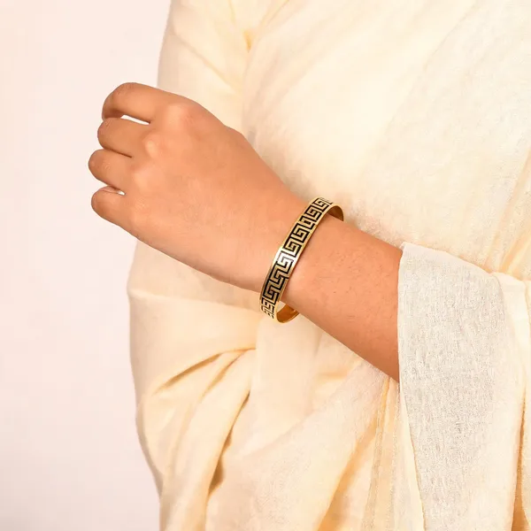 Gold_Toned_Metal_Cuff_Bracelet_For_Women