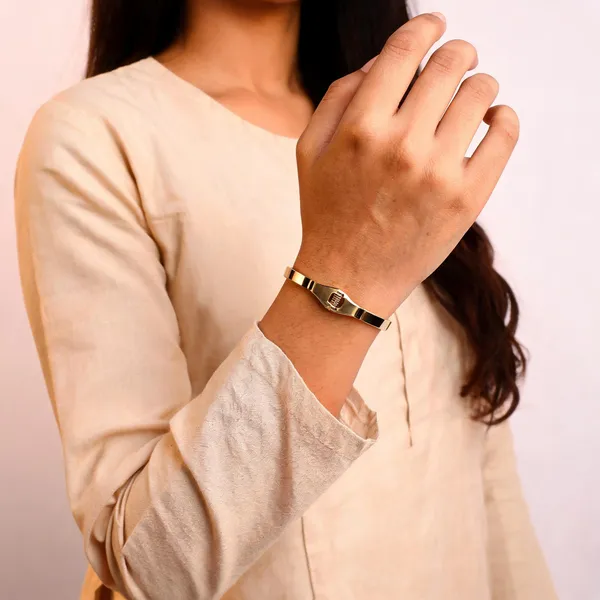 Gold_Toned_Stainless_Steel_Bracelet_With_Buckle_Design