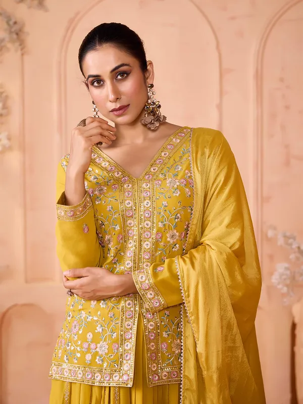 Yellow_Georgette_Embroidery_Dori_Work_Skirt_Top_Dupatta_Set_For_Women