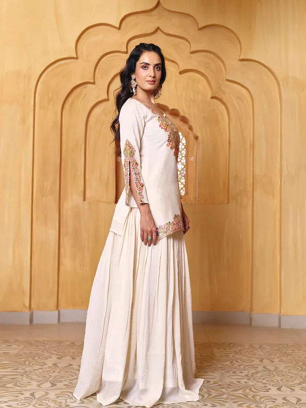 Off_White_Georgette_Rangoli_Silk_Crush_Embroidered_Lehenga_Choli_Set_For_Women