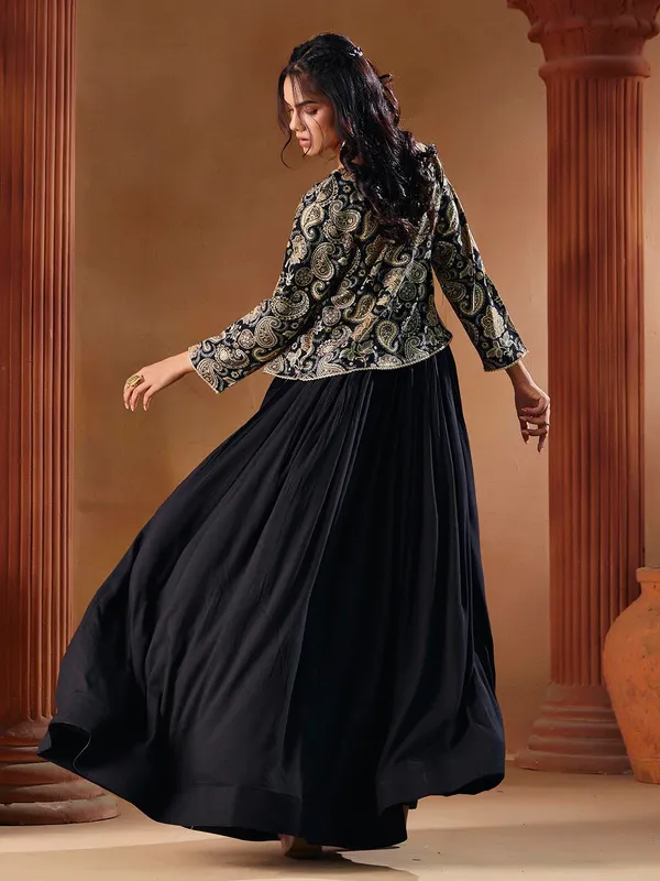 Black_Rayon_Printed_Kurti_Indo_Western_Long_Gown_Set_For_Women