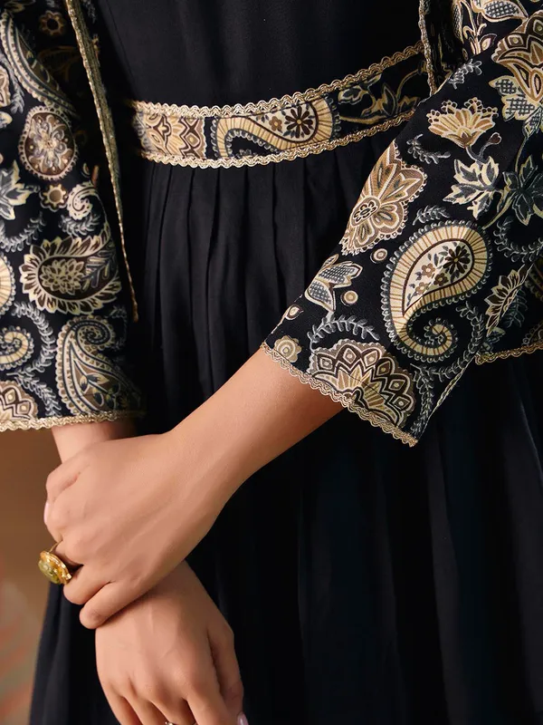 Black_Rayon_Printed_Kurti_Indo_Western_Long_Gown_Set_For_Women
