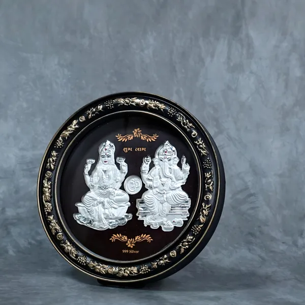 Shubh_Labh_Lakshmi_Ganesha_999_Silver_Premium_Oval_Frame