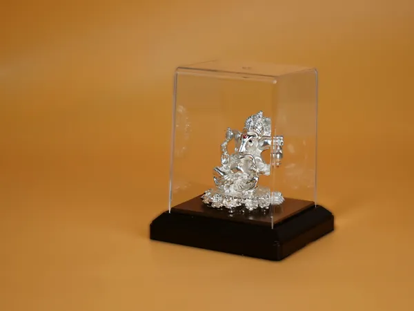 999_Silver_Divya_Lord_Ganesha_Idol_with_Premium_Display_Case