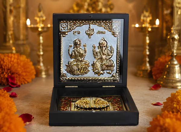 24K_Gold_Divya_Lakshmi_Ganesha_Charan_Paduka_(Golden_Tone)_Pooja_Box