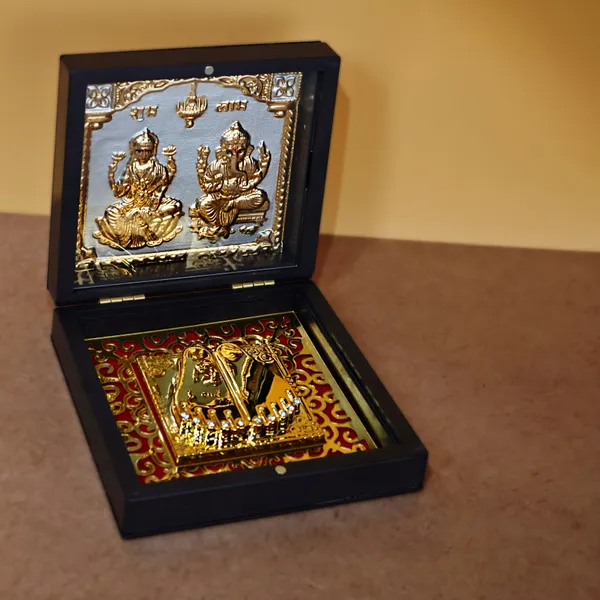 24K_Gold_Divya_Lakshmi_Ganesha_Charan_Paduka_(Golden_Tone)_Pooja_Box