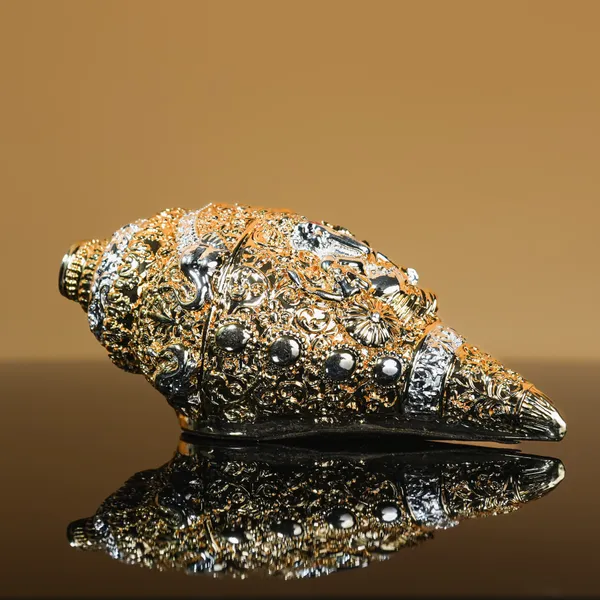 Divya_Sacred_Shankh_Conch_Gold-Tone_Decorative_Idol