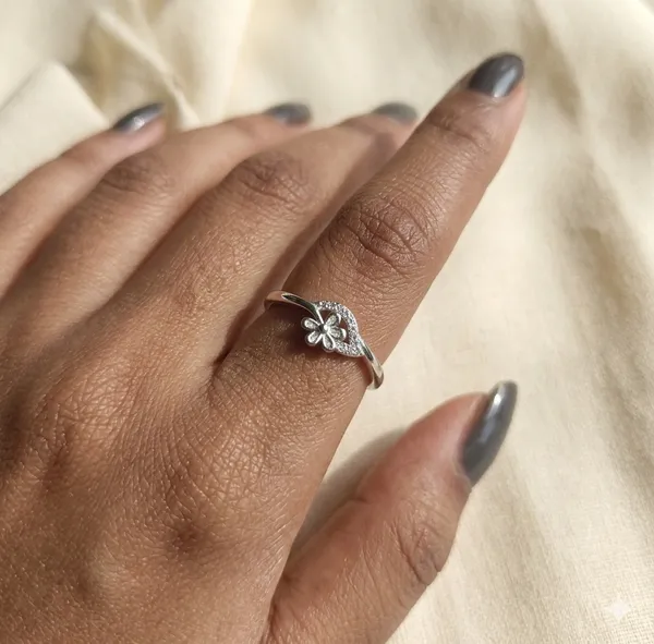 925_Sterling_Silver_Crystal_Studded_Flower_Adjustable_Ring