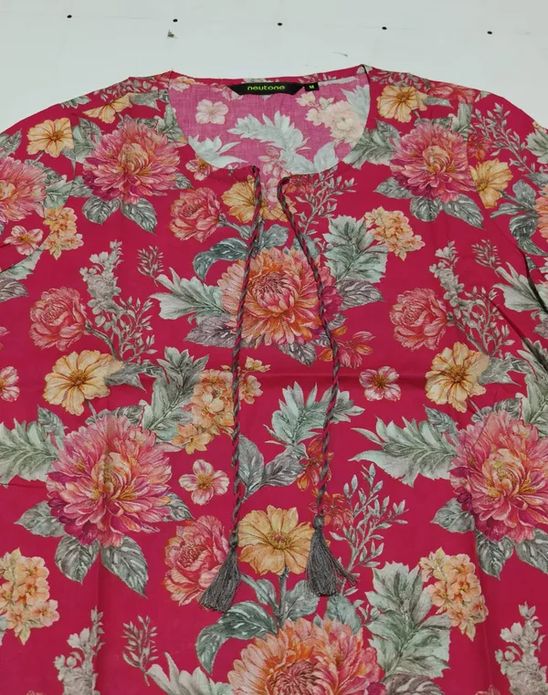 Neutone_Women_Floral_Print_Straight_Kurta_(Pink)