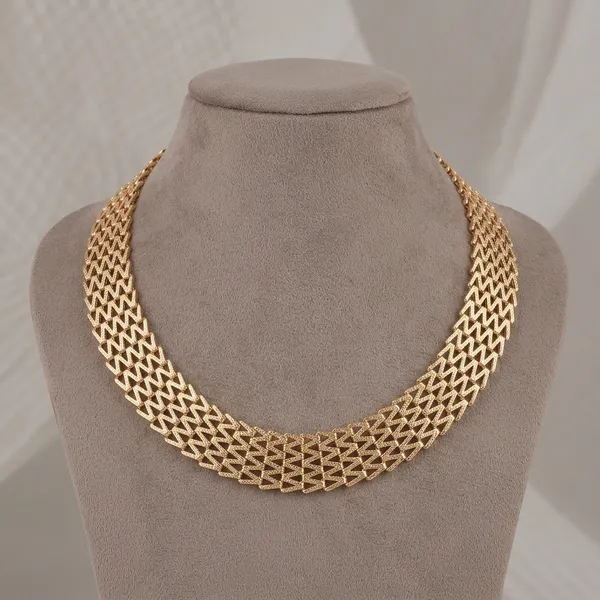 Delicate_Design_Gold-Toned_Mesh_Collar_Necklace