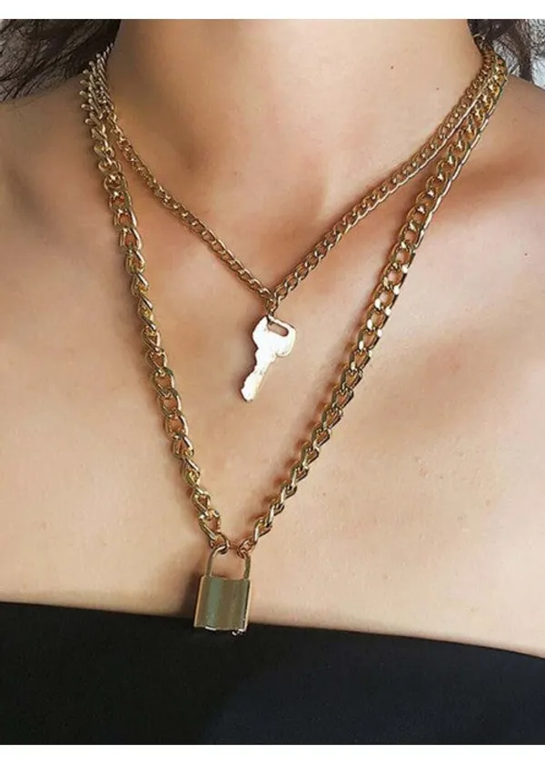 Stunning_Gold_Plated_Lock_Key_Design_Necklace_For_Women/Girls