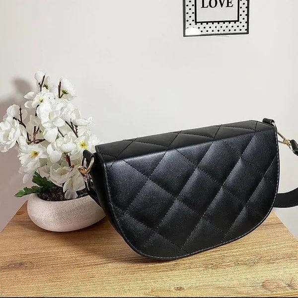 Beyda_Black_Sling_Bag
