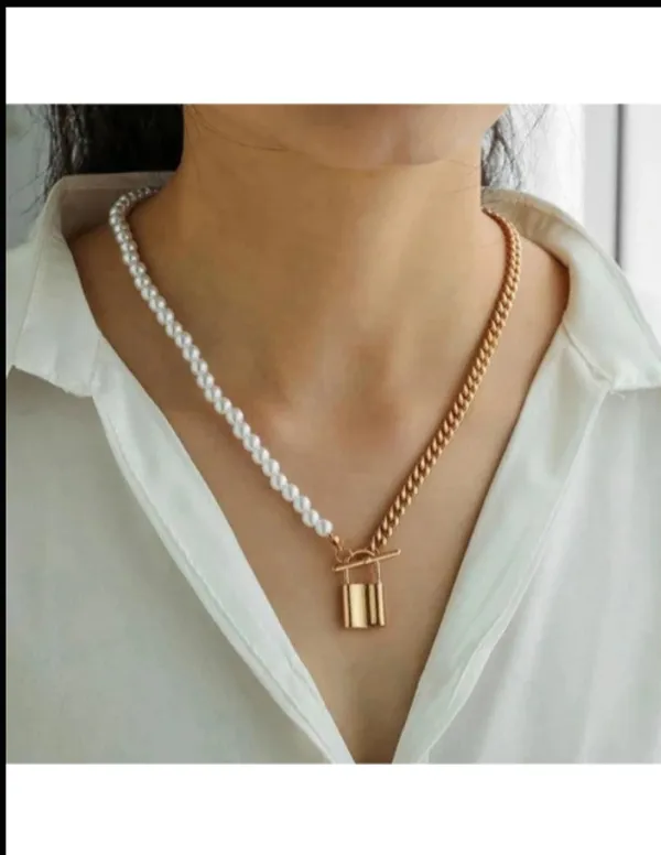 Jewelry_For_Women_Half_Pearl_and_Half_Gold_Chain_Necklace